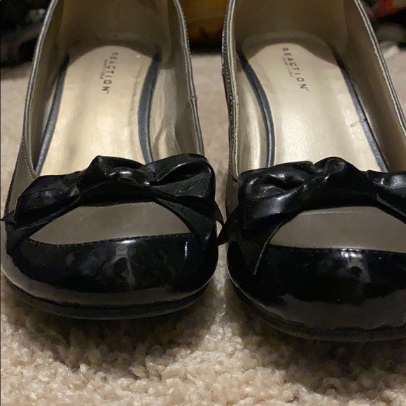 Kenneth Cole Wedges with Bows - Picture 3 of 7